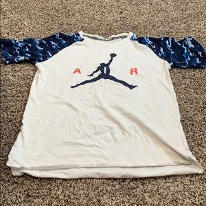 NIKE AIR JORDAN BOYS SHIRT XL WHITE BLUE CAMO